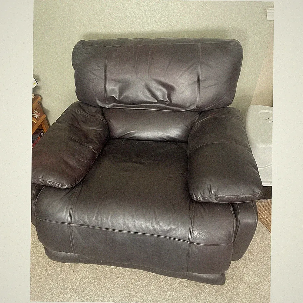 Electric Leather Recliner - Great Condition